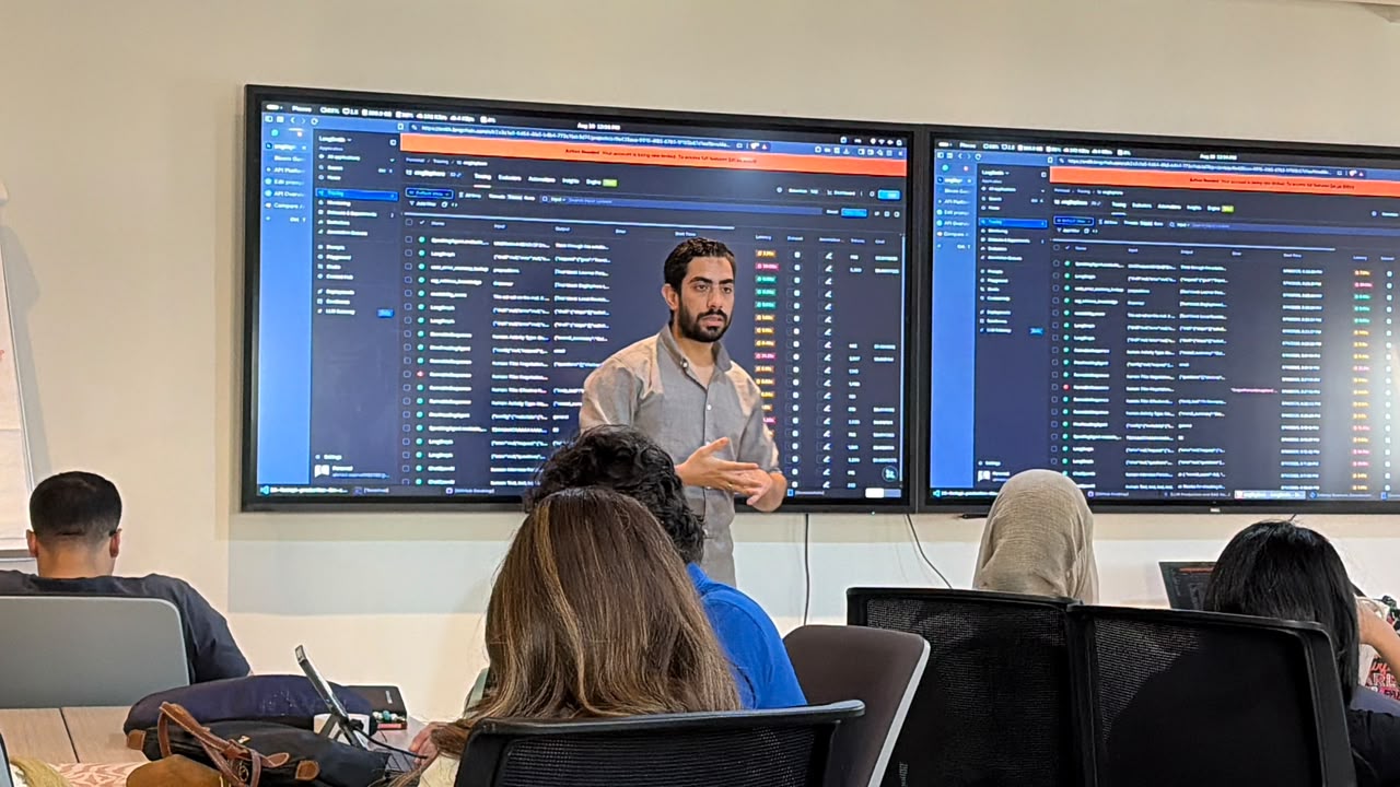 Presenting observability dashboards on dual screens during a training session